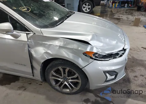 2019 Ford Fusion Hybrid Titanium z USA, uszkodzony, nr VIN 3FA6P0RU9KR257467
